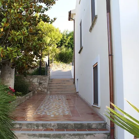 Vittoria 3* Rodi Garganico